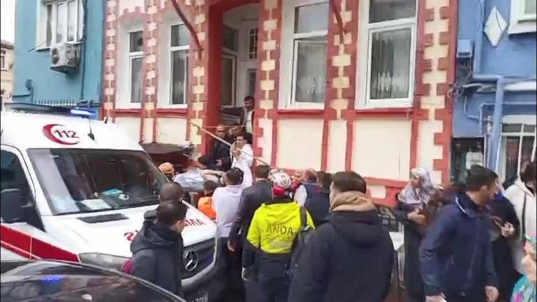 Fatih’te doğal gaz kaynaklı patlama: 2 bina çöktü 7 kişi kurtarıldı