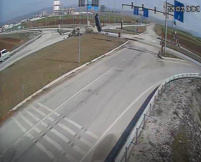 Otomobille hafif ticari aracın çarpıştığı kaza kamerada; 1’i çocuk, 6 yaralı