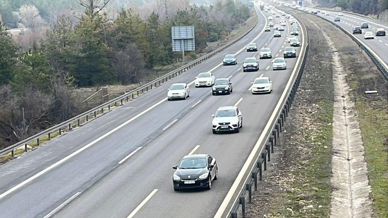 Bayram tatili dönüşünde Boluda trafikte hafif yoğunluk