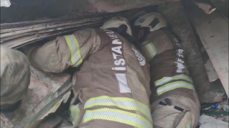 Fatih’te doğal gaz kaynaklı patlamada 2 bina çöktü; mahsur kalan 9 kişi kurtarıldı