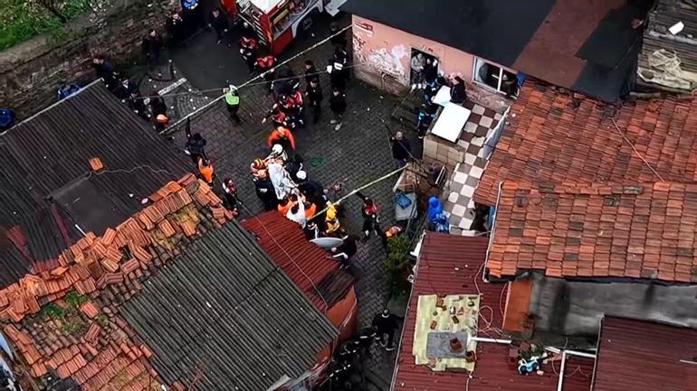 Fatih’te çöken 2 binadaki kurtarma çalışmaları havadan görüntülendi