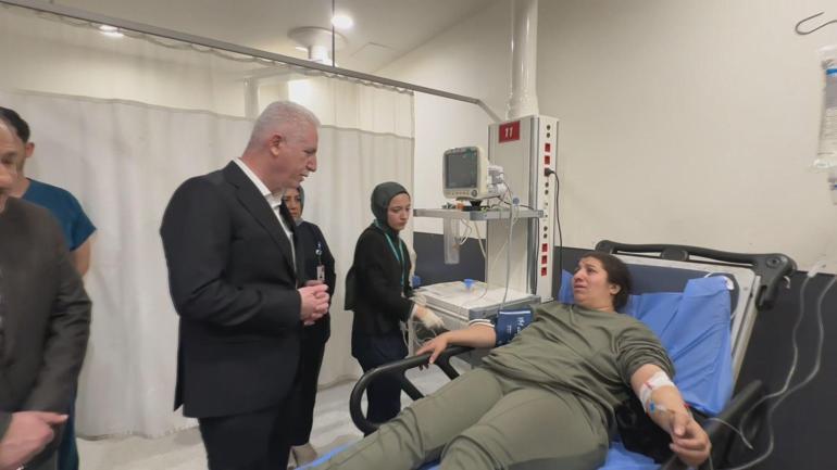 Vali Gül, Fatihteki çöken binaların enkazından kurtarılan yaralıları ziyaret etti