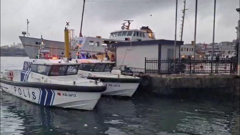 Kadıköyde denizde erkek cesedi bulundu