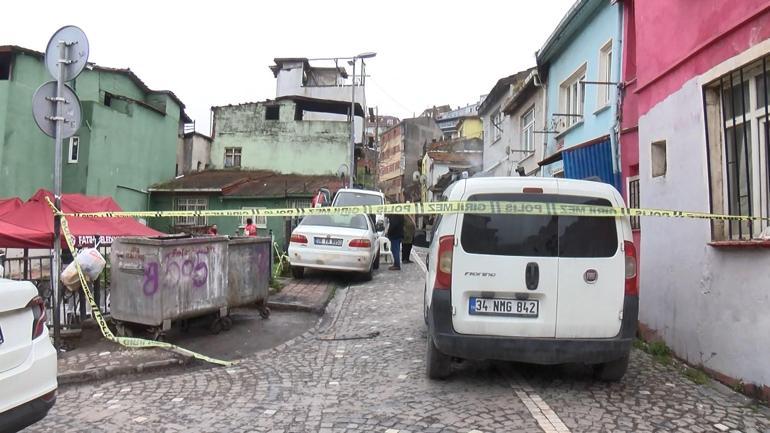 Fatih’te 2 binanın çökmesinin ardından hasar tespit çalışması başlatıldı