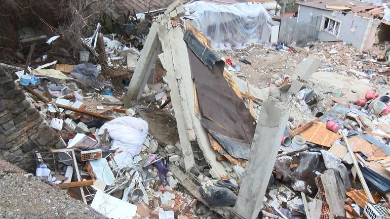 Fatih’te 2 binanın çökmesinin ardından hasar tespit çalışması başlatıldı