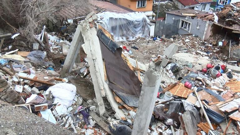 Fatih’te 2 binanın çökmesinin ardından hasar tespit çalışması başlatıldı