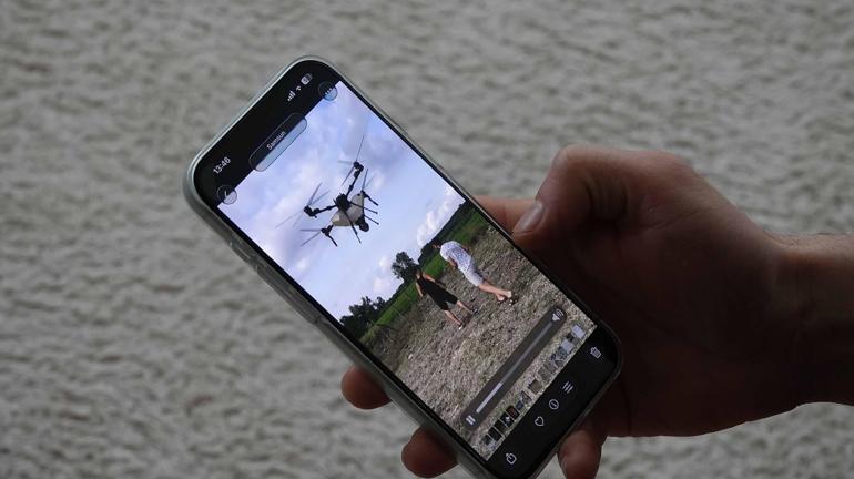 Tarım dronuna tutunan çiftçinin düştüğü anlar kamerada
