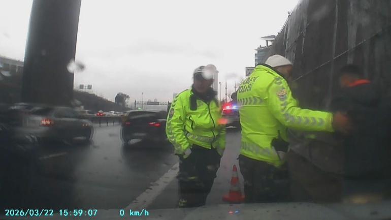 Bağcılarda boğazına şeker kaçan sürücüyü polis kurtardı
