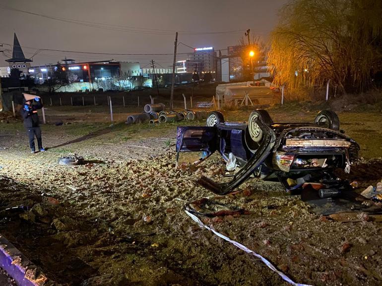 Ankarada otomobil, bariyerlere ve direğe çarpıp takla attı: 1 ölü