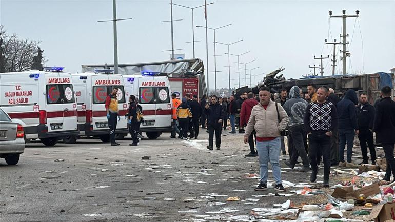 Fren sisteminde arıza olduğu iddia edilen kamyon, 4 araca çarptı: 19 yaralı