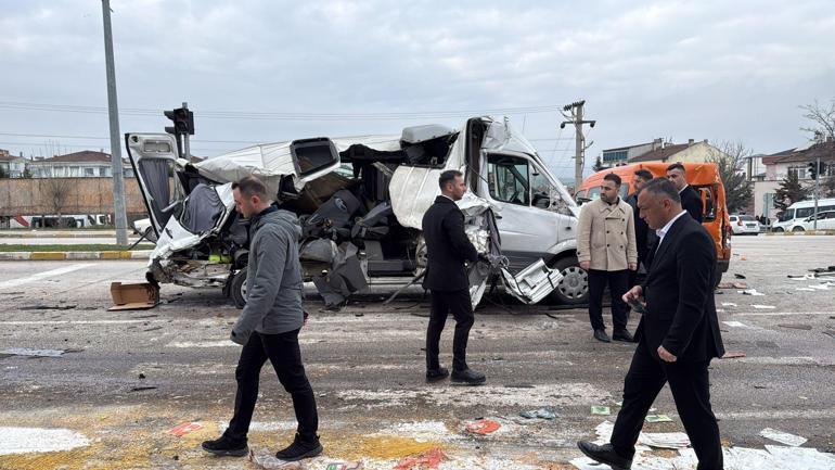 Fren sisteminde arıza olduğu iddia edilen kamyon, 4 araca çarptı: 19 yaralı