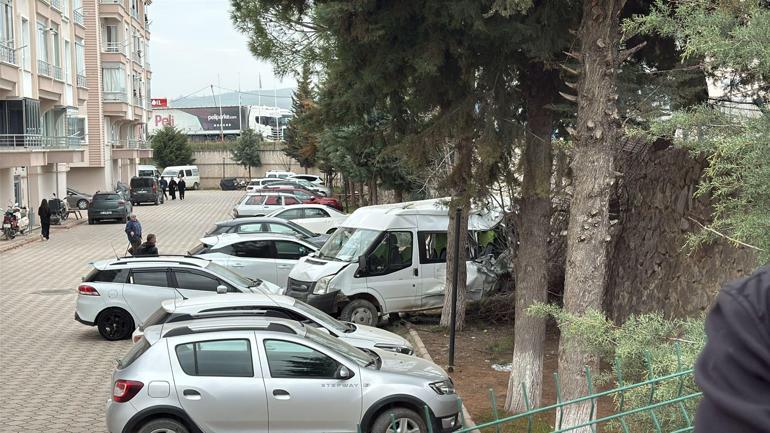 Fren sisteminde arıza olduğu iddia edilen kamyon, 4 araca çarptı: 19 yaralı