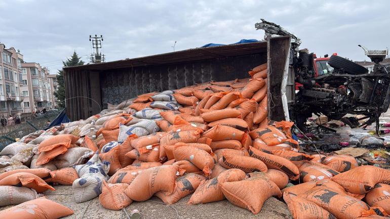 Fren sisteminde arıza olduğu iddia edilen kamyon, 4 araca çarptı: 19 yaralı