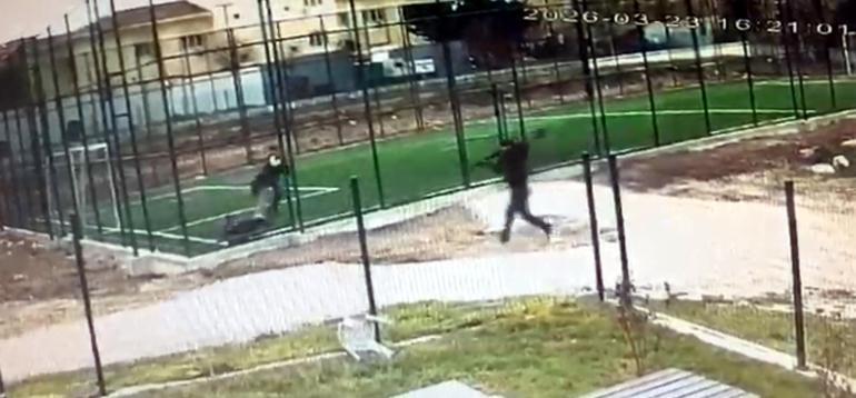 17 yaşındaki çocuk, akranını pompalı tüfekle vurdu; olay kamerada