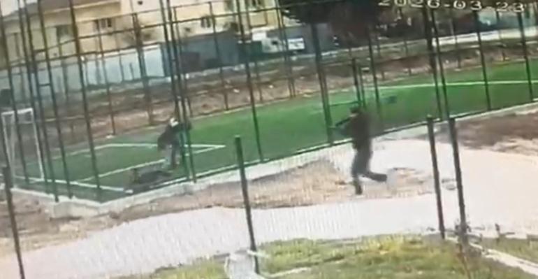 17 yaşındaki çocuk, akranını pompalı tüfekle vurdu; olay kamerada