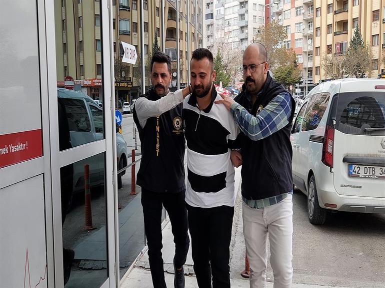 Babasını boğdu, cesediyle aynı evde kaldı