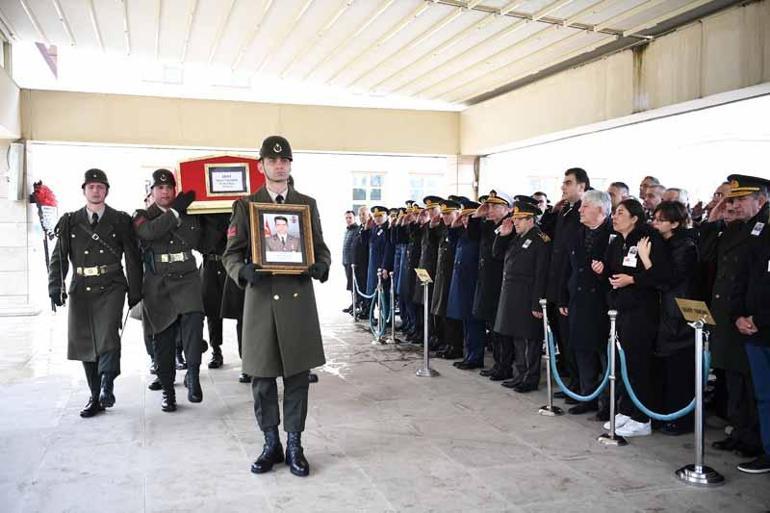Genelkurmay Başkanı Bayraktaroğlu, şehit Taştekini uğurlama törenine katıldı
