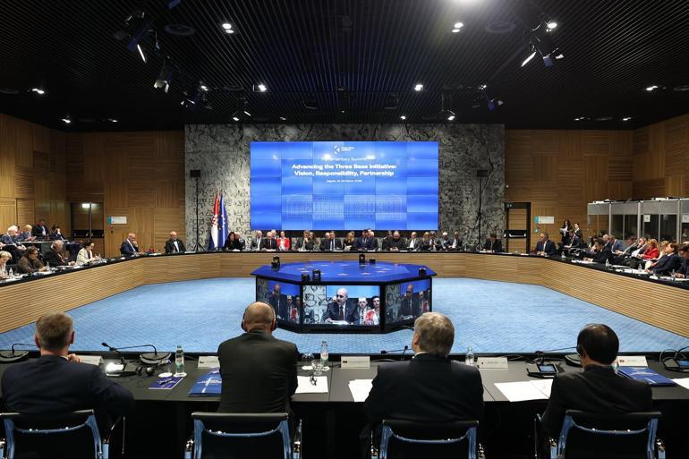 Kurtulmuş: Orta Doğu’da yaşanan insani trajedi karşısında kayıtsız kalmamız mümkün değildir