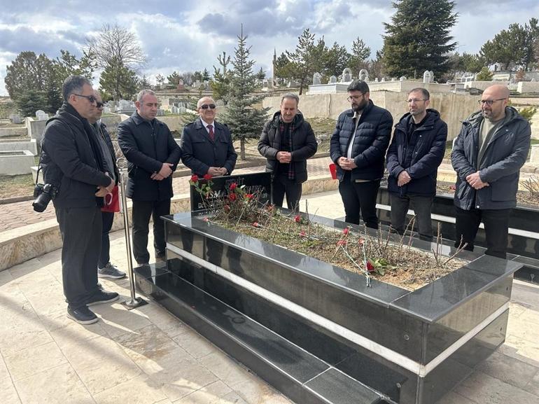 Düşen helikopterde Yazıcıoğlu ile birlikte hayatını kaybeden 4 kişi, mezarları başında anıldı