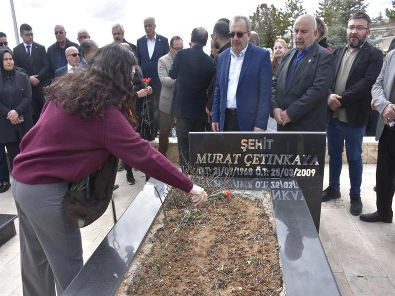 Düşen helikopterde Yazıcıoğlu ile birlikte hayatını kaybeden 4 kişi, mezarları başında anıldı