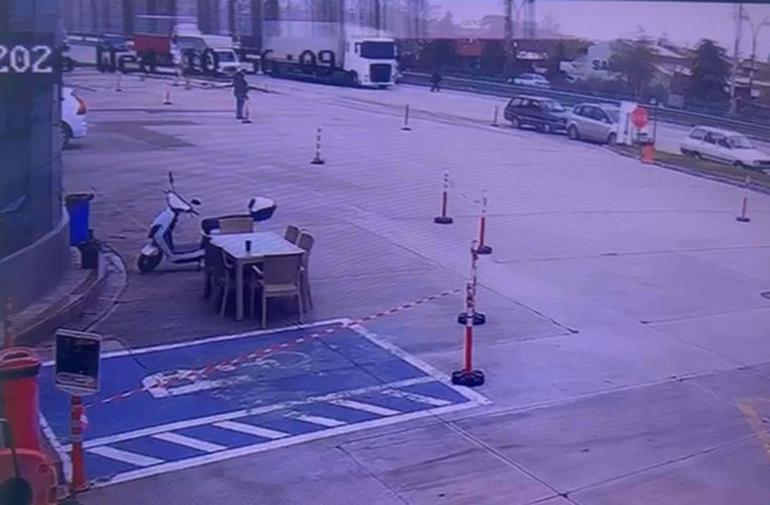 Minibüsün çarptığı yaya yaralandı; kaza anı kamerada