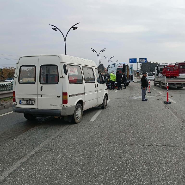 Minibüsün çarptığı yaya yaralandı; kaza anı kamerada