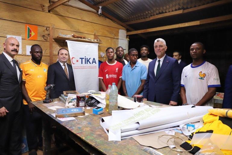 Bakan Bolat, Kamerunda ‘Sokak Çocuklarına Serigrafi Baskı Atölyesi Projesi’ni ziyaret etti