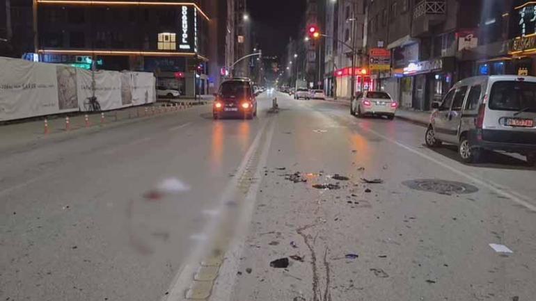 Eskişehirde motosiklet ile hafif ticari araç çarpıştı: 1i ağır 2 yaralı