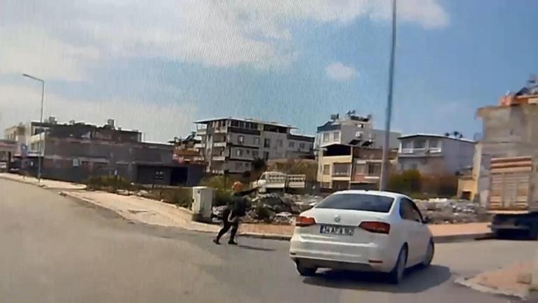 Yolda yürüyen kadının boynundaki kolyesini gasbeden şüpheli tutuklandı