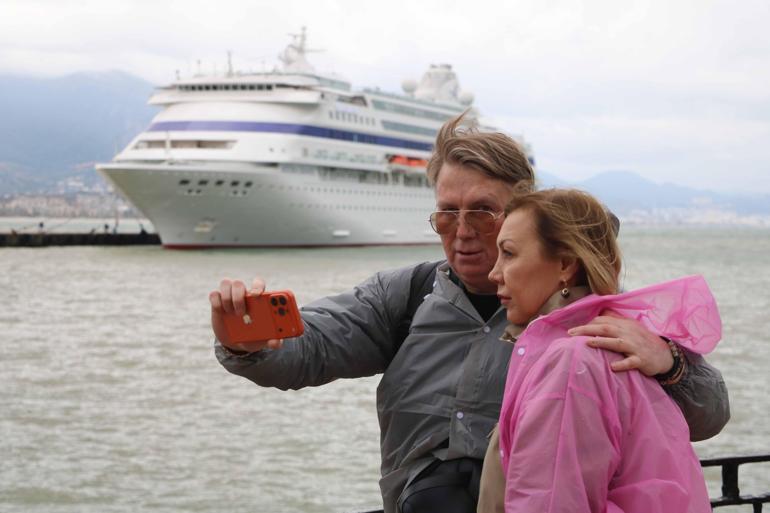 Yüzen oteller ile iki ayda 52 bin 748 yolcu seyahat etti