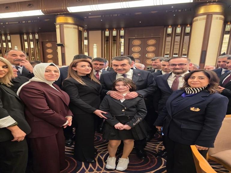 Dünya matematik şampiyonu Lina, Cumhurbaşkanı Erdoğandan 23 Nisan’da koltuğuna oturmayı istemiş