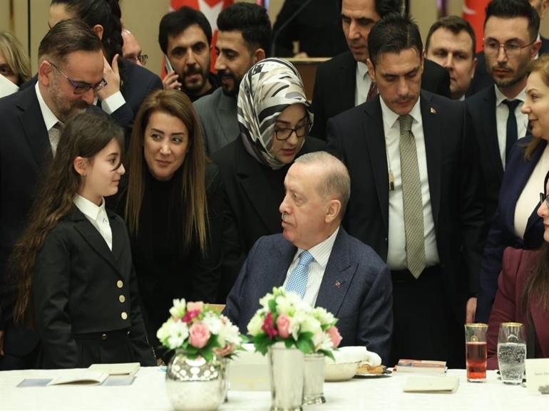 Dünya matematik şampiyonu Lina, Cumhurbaşkanı Erdoğandan 23 Nisan’da koltuğuna oturmayı istemiş