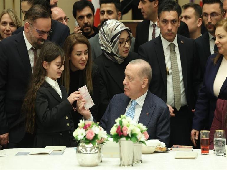 Dünya matematik şampiyonu Lina, Cumhurbaşkanı Erdoğandan 23 Nisan’da koltuğuna oturmayı istemiş