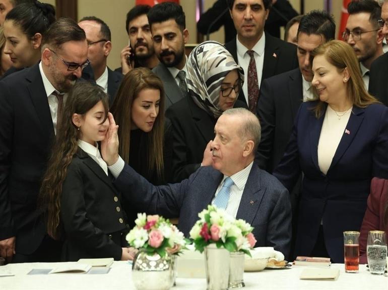 Dünya matematik şampiyonu Lina, Cumhurbaşkanı Erdoğandan 23 Nisan’da koltuğuna oturmayı istemiş