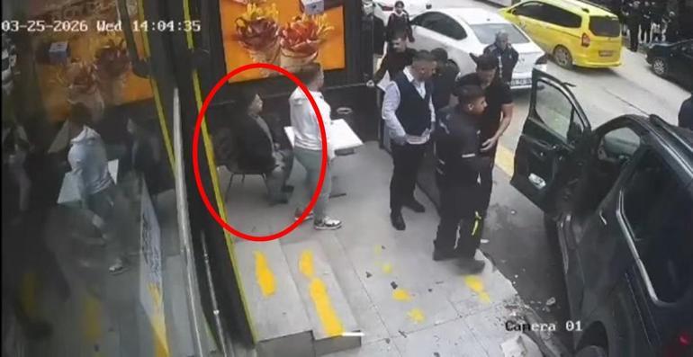 Sürücüsünün fren yerine gaza bastığı hafif ticari araç, 4 araca çarptı