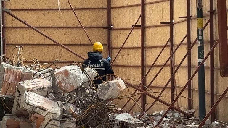 Avcılar’da yıkımı yapılan binanın 4üncü katından düşerek hayatını kaybetti