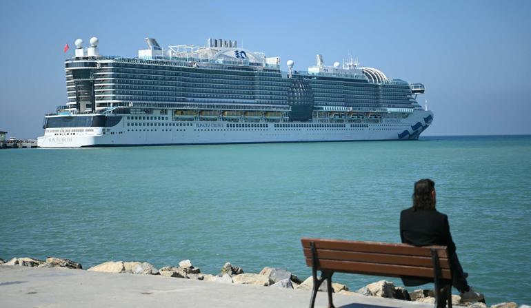 Kuşadasına kruvaziyerle 4 bin 12 turist geldi