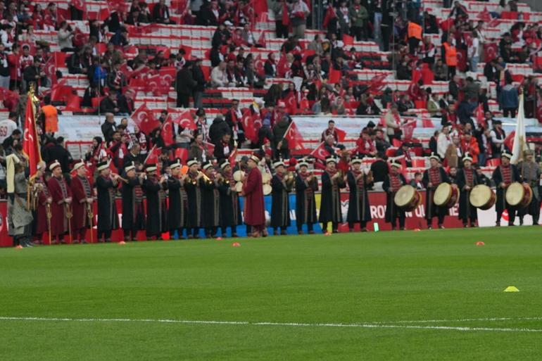 Milli maçtan renkli kareler