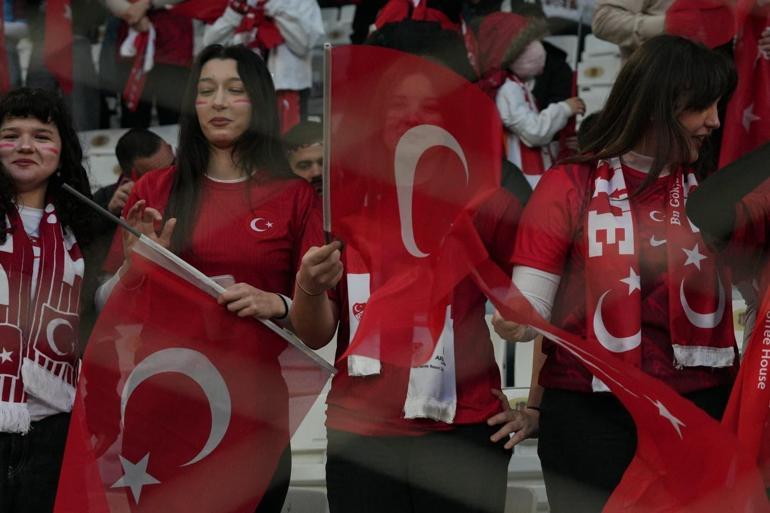 Milli maçtan renkli kareler