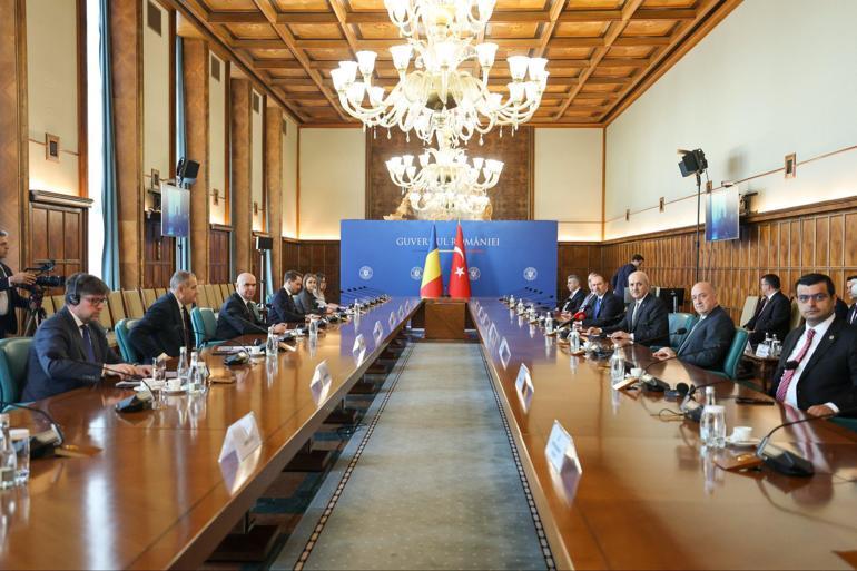 TBMM Başkanı Kurtulmuş, Bükreşte Romanya Başbakanı Bolojan ile görüştü