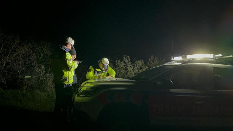 Bursada alkollü sürücünün kullandığı otomobil, zeytinliğe uçtu