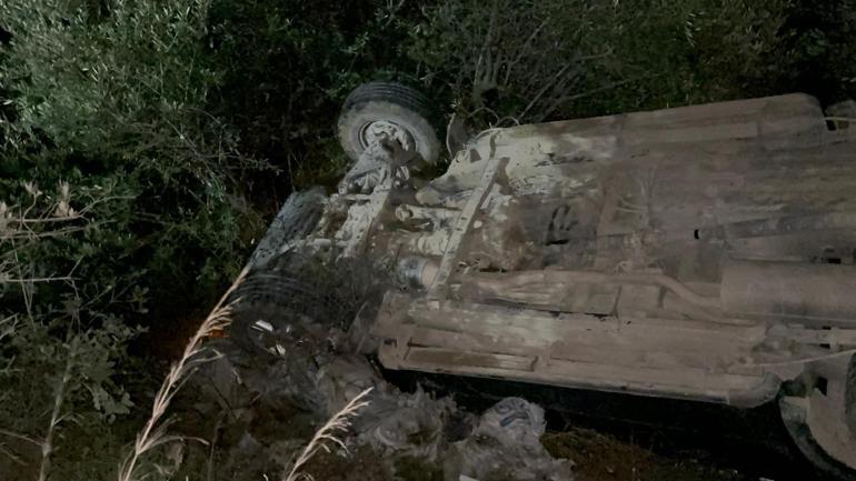 Bursada alkollü sürücünün kullandığı otomobil, zeytinliğe uçtu