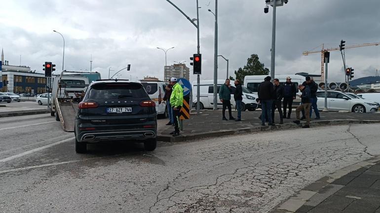 Gaziantepte 8 ayrı suçtan aranan şüpheli polisin takibiyle yakalandı