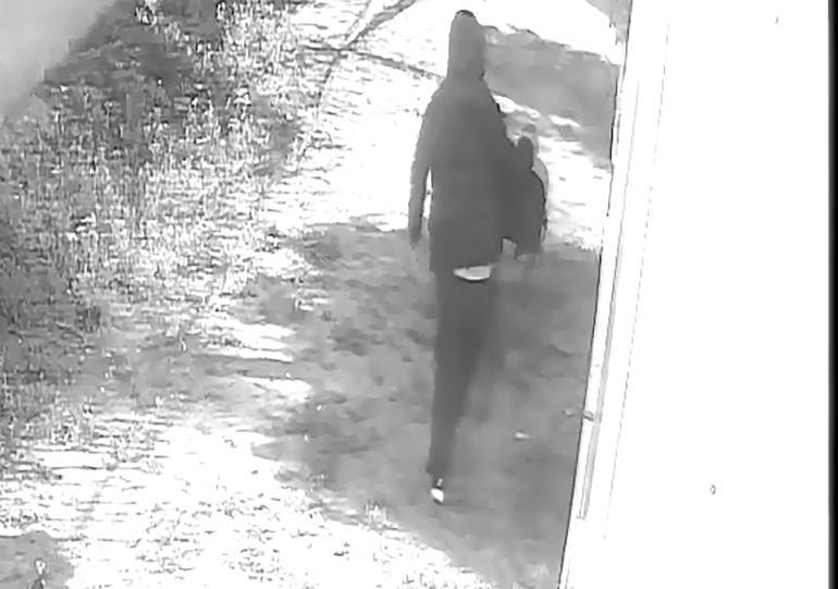 Balkonundan girdiği daireden dizüstü bilgisayar çalan şüpheli tutuklandı