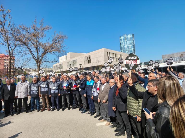 Memur-Sen üyeleri, büyükelçilik önünde, ABD ve İsraile tepki gösterdi