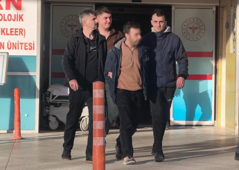 Bursada araçlardan eşya çalan hırsız yakalandı; o anlar kamerada