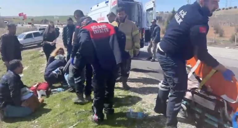 Adıyamanda hafif ticari araç devrildi: 4 yaralı