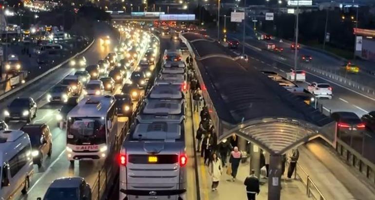 Bahçelievler’de metrobüsün üzerinden geçtiği kadın ağır yaralandı