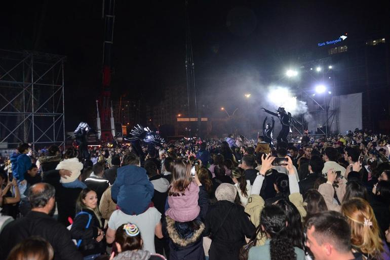 25’inci Uluslararası Adana Tiyatro Festivali, renkli kortejle ‘Perde’ dedi