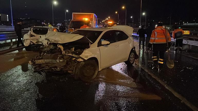 Ataşehirde 8 aracın karıştığı zincirleme kaza: 4 yaralı
